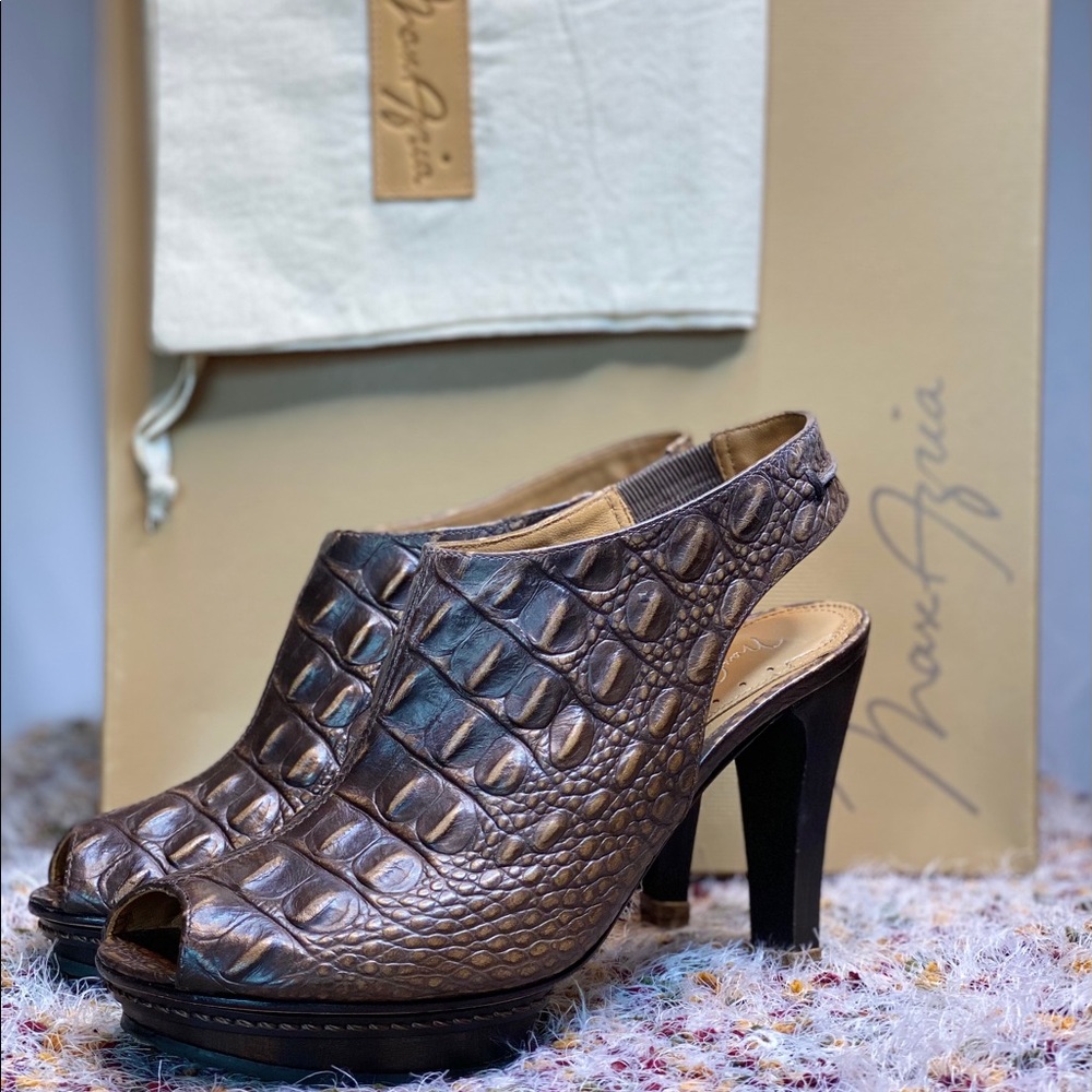 MaxAzria Brown Croc Slingbacks